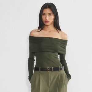 Off-Shoulder Olive Green Sweater Arizia